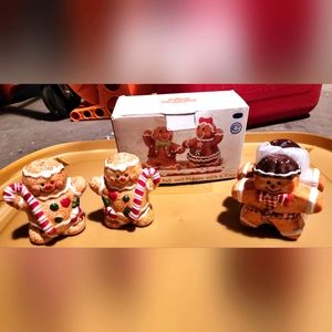 Gingerbread salt n pepper shakers